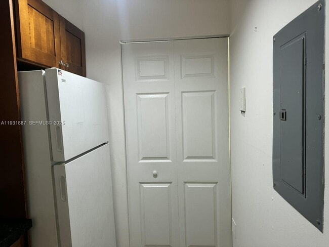 11145 SW 6th St in Pembroke Pines, FL - Building Photo - Building Photo