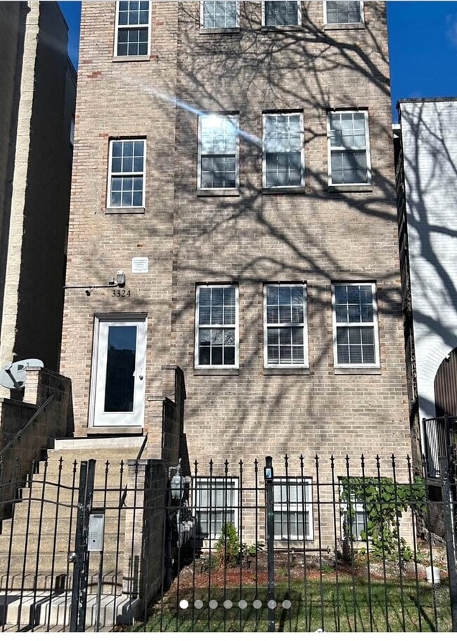 property at 3324 W Le Moyne St