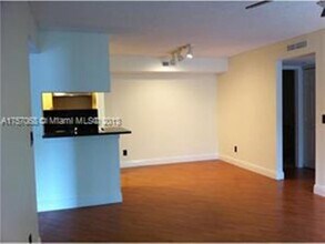 241 SW 84th Ave, Unit 103 in Pembroke Pines, FL - Building Photo - Building Photo