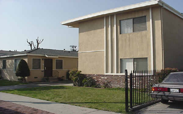 9325 San Luis Ave in South Gate, CA - Building Photo