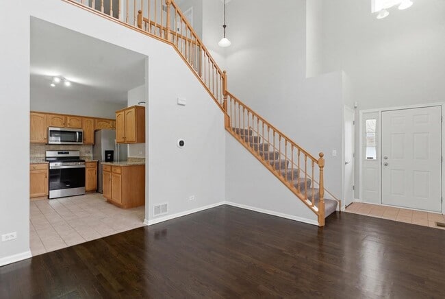 2313 Stoughton Dr in Aurora, IL - Building Photo - Building Photo