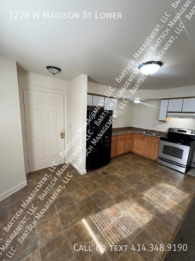 1228 W Madison St in Milwaukee, WI - Building Photo - Building Photo