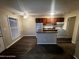 4220 Flintlock Dr in Louisville, KY - Building Photo