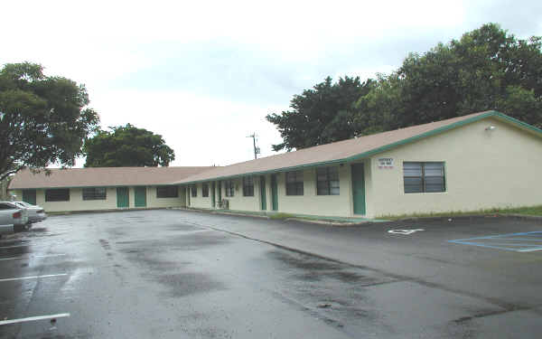 2316 Monroe St in Hollywood, FL - Building Photo