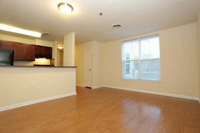 Cary West Apartments in Richmond, VA - Building Photo - Interior Photo