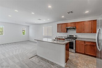 8918 Fox Season Ave in Las Vegas, NV - Building Photo - Building Photo