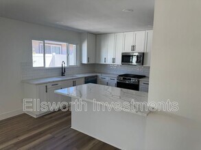 3620 Mt Aladin Ave in San Diego, CA - Foto de edificio - Building Photo