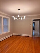 5642 N Bernard St in Chicago, IL - Foto de edificio - Building Photo