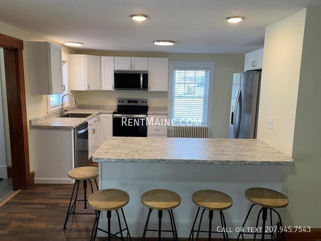 54 Western Ave in Hampden, ME - Building Photo - Building Photo