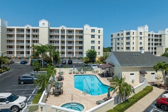 Country Club Condominiums in Largo, FL - Building Photo - Building Photo