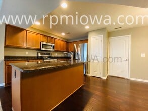 9065 Greenspire Dr in West Des Moines, IA - Building Photo - Building Photo