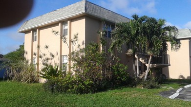 Boston Terrace Apartments in Lake Worth, FL - Building Photo - Building Photo