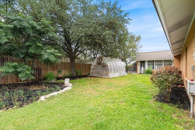 3704 Austin Cove in Lago Vista, TX - Building Photo - Building Photo