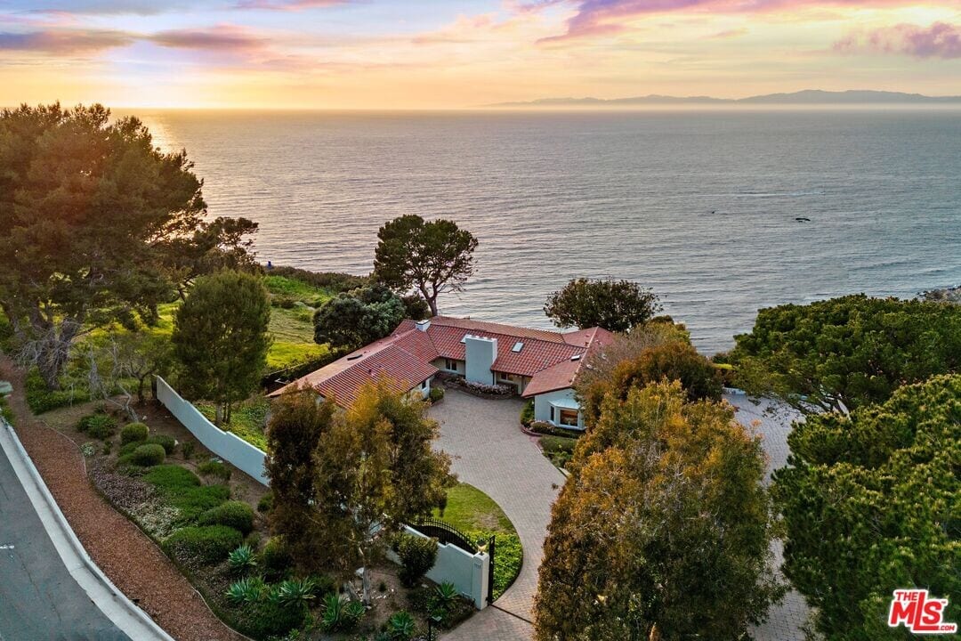 1115 Palos Verdes Dr W in Palos Verdes Estates, CA - Building Photo