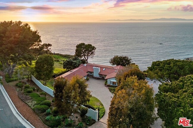 1115 Palos Verdes Dr W