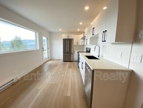 2807-2807 Copper Ridge Dr in West Kelowna, BC - Building Photo - Building Photo