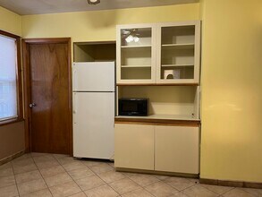 10 Hill St, Unit 1 in Somerville, MA - Building Photo - Building Photo