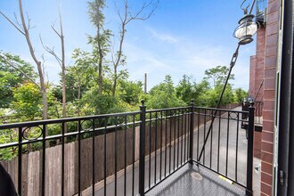 2632 N Hartland Ct in Chicago, IL - Building Photo - Building Photo
