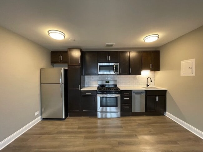 7 N Dryden Pl in Arlington Heights, IL - Building Photo - Building Photo