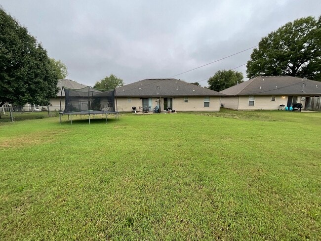 property at 1005 W Edgewood St