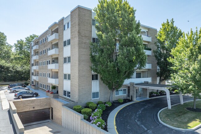 Cliff Towers Building C in Rocky River, OH - Building Photo - Building Photo