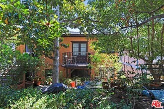 2001 Pinehurst Rd in Los Angeles, CA - Building Photo - Building Photo