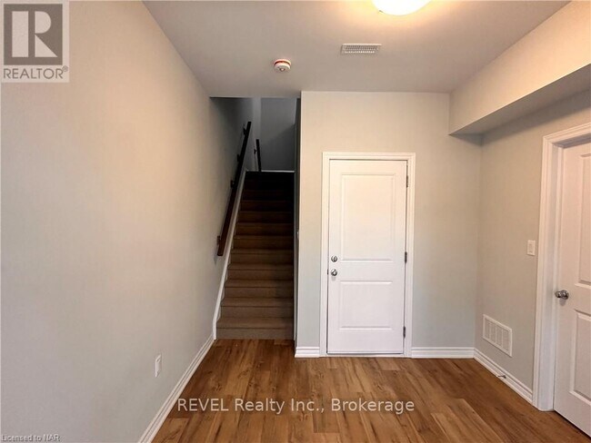 290-290 Equestrian Way in Cambridge, ON - Building Photo - Building Photo