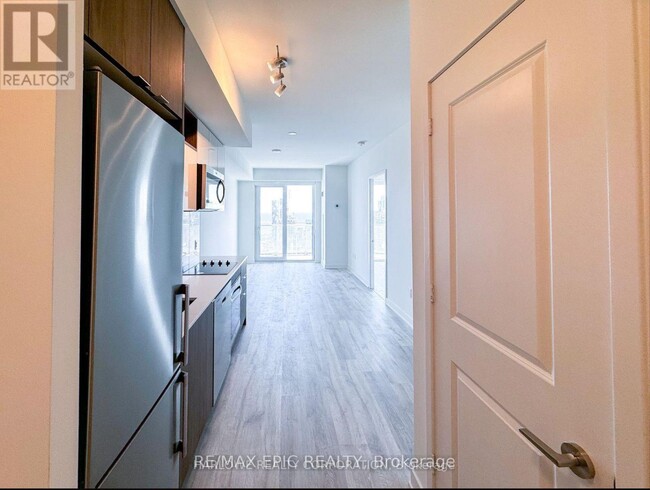 100-LP100 Dalhousie St in Toronto, ON - Building Photo - Building Photo