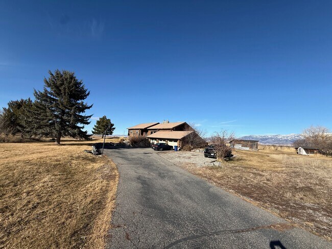 545 Coulee Dr in Bozeman, MT - Building Photo - Building Photo