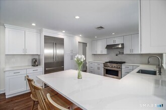 58 Davenport Dr in Stamford, CT - Building Photo - Building Photo