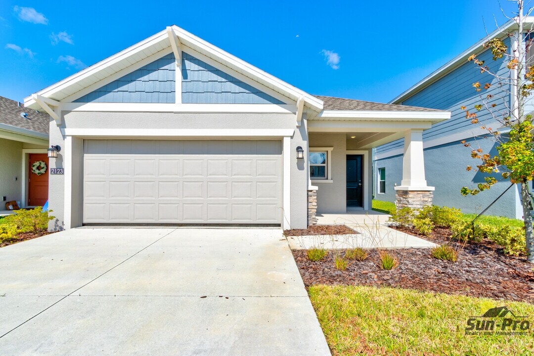 2123 Green Valley St in Daytona Beach, FL - Building Photo