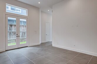 8926 Spring Knoll Forest Dr in Houston, TX - Building Photo - Building Photo