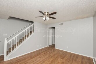 5933 Shadydell Dr in Fort Worth, TX - Building Photo - Building Photo