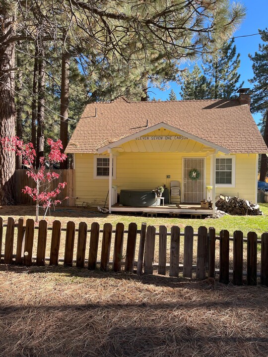 1171 Carson Ave in South Lake Tahoe, CA - Foto de edificio