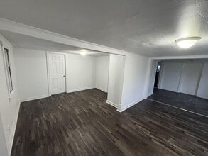 829 N Lynn St in Nevada, MO - Building Photo - Building Photo