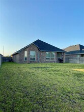 12106 Champion's Frst Dr in Mont Belvieu, TX - Foto de edificio - Building Photo