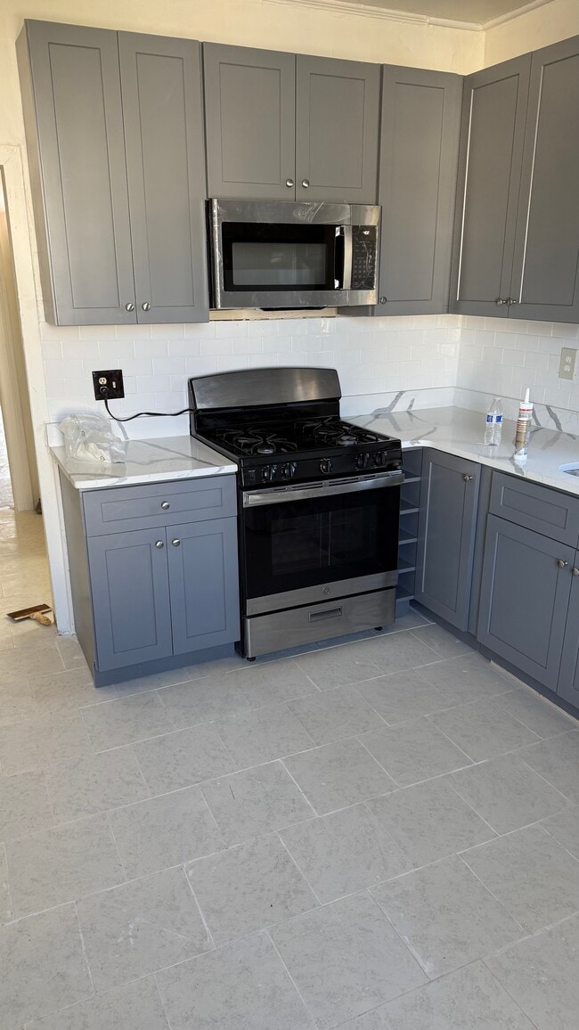 48 Greenville Ave, Unit 2nd floor