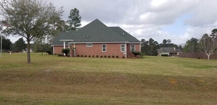 565 Twin Ponds Dr in Havana, FL - Building Photo - Building Photo