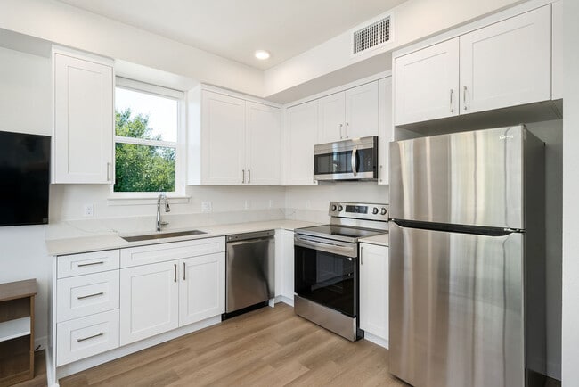 Montalban in San Luis Obispo, CA - Foto de edificio - Building Photo