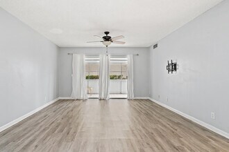 12001 Poinciana Blvd in Royal Palm Beach, FL - Building Photo - Building Photo