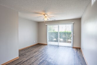 802 Dickinson Ave in Ames, IA - Foto de edificio - Interior Photo