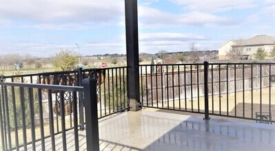 704 Carillion Dr in Pflugerville, TX - Building Photo - Building Photo