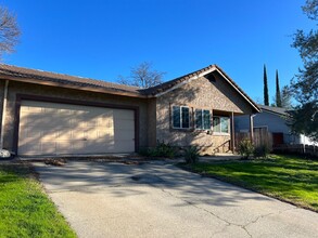 3954 Travona St in Redding, CA - Building Photo - Building Photo