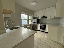 1003 Wolfe Av in Vancouver, BC - Building Photo