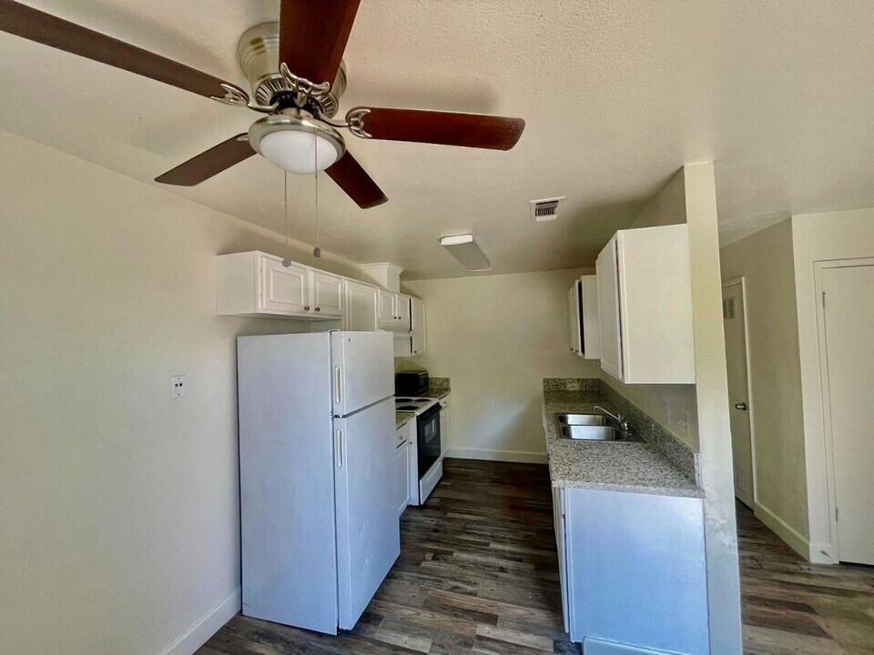 337 N Thesta St in Fresno, CA - Building Photo