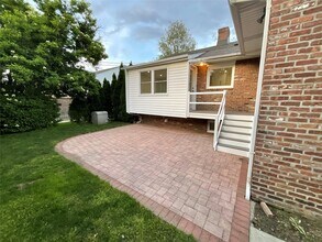 289 Birch Dr in Roslyn, NY - Building Photo - Building Photo