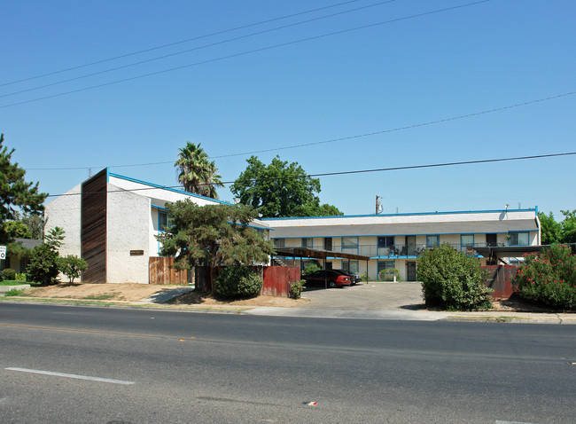 1414 W Clinton Ave in Fresno, CA - Building Photo - Building Photo