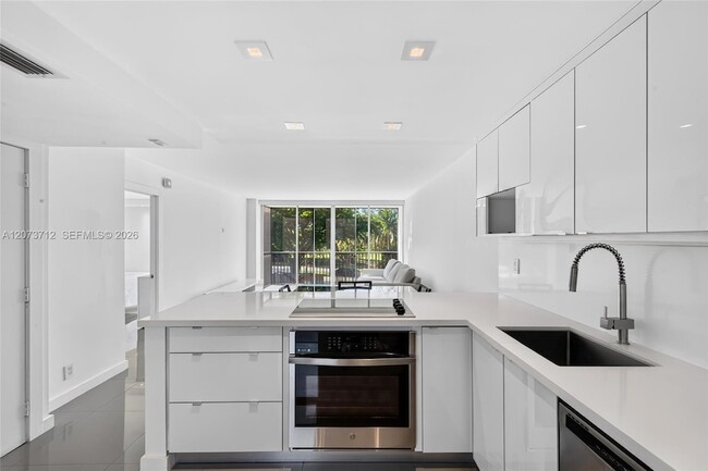 property at 3301 N Country Club Dr