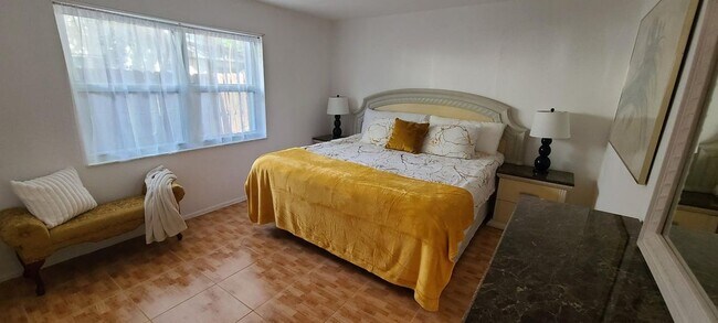 3374 NW 64th St in Fort Lauderdale, FL - Building Photo - Building Photo