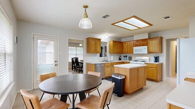 701 Summerglen Dr in College Station, TX - Building Photo - Building Photo